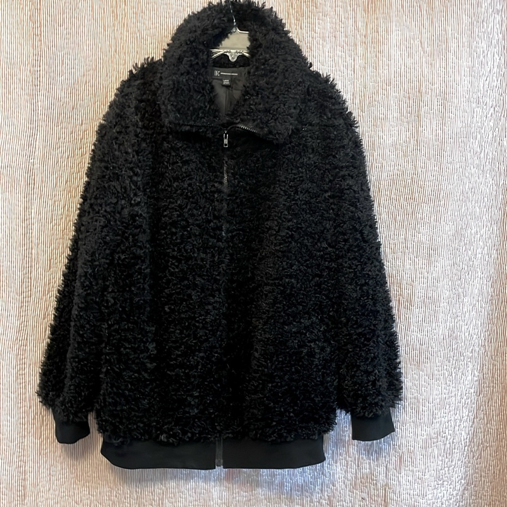 SZ L INC Ladies soft, lightweight faux fur black jacket w/collar, lined, NWT.